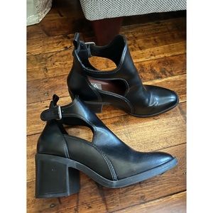 MIA ankle boots with cutout, size 8.5